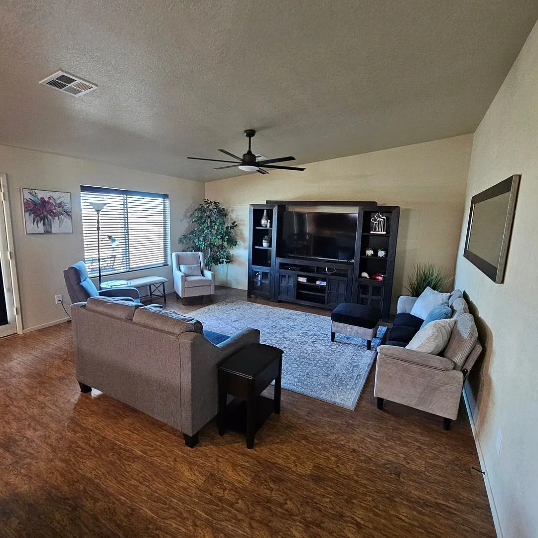 Fully Furnished Rental — Photo 2
