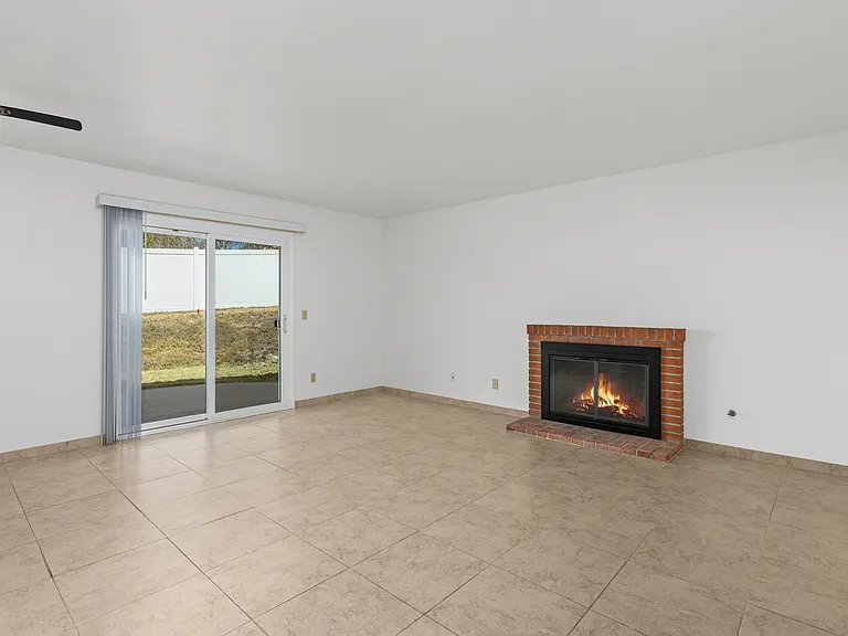 683 Wolf Point Ct — Photo 16
