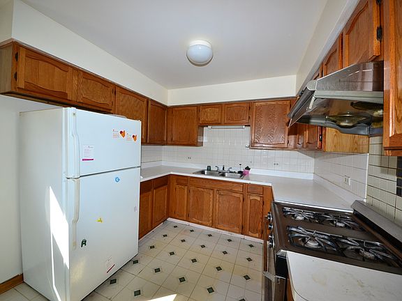 4th image of 2802 S Wentworth Ave #3F
