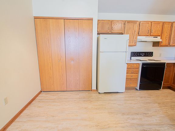 5th image of 900 Fox Creek Dr APT 5