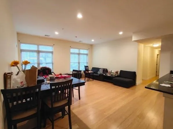 9 Gardner St APT 3, Allston, MA 02134