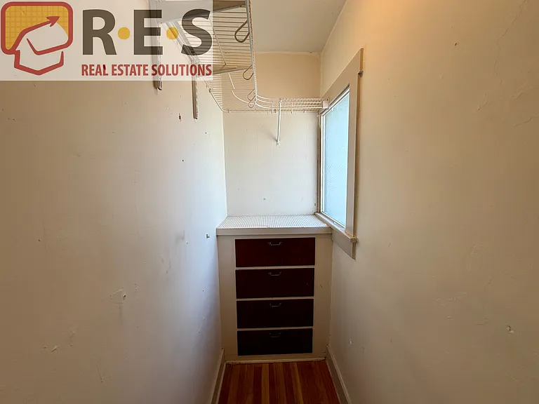 1146 Jackson St — Photo 12