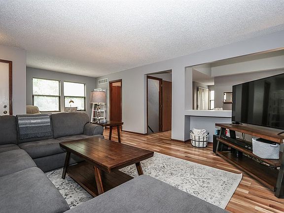4th image of 32 Eland Ct
