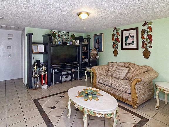 3rd image of 12015 Chamberlaine Ave