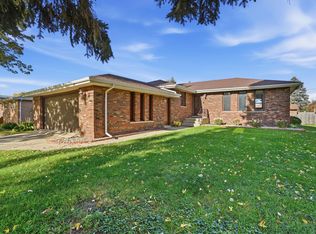 14 Helena Dr, Schererville, IN 46375