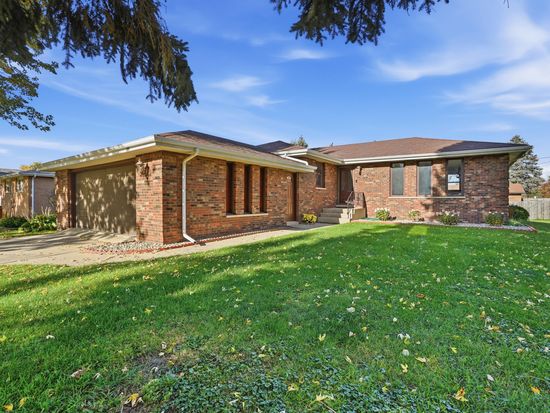 14 Helena Dr, Schererville, IN 46375
