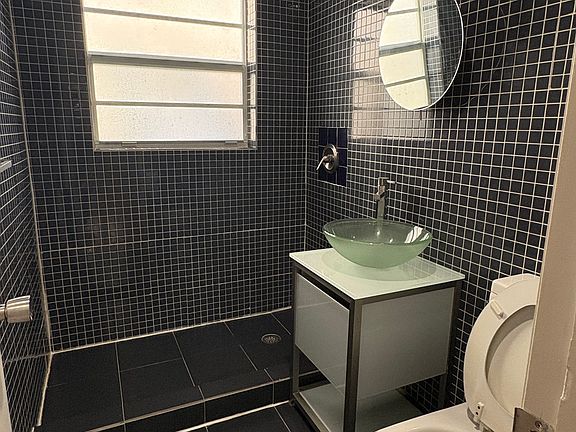 4th image of 850 Meridian Ave #14