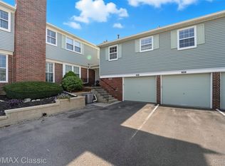 20903 W Glen Haven Cir, Northville, MI 48167