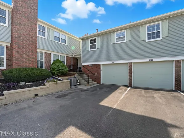20903 W Glen Haven Cir, Northville, MI 48167