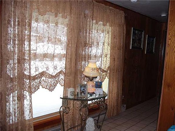 4th image of 21 Fruitland Dr