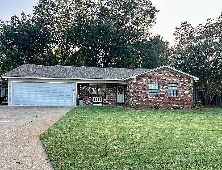 1st image of 126 Lilac Dr