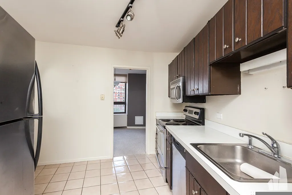 2 bed, 2.0 bath, 1375 sqft, $3,400 — Photo 4
