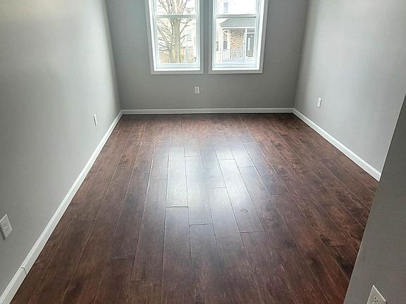 3rd image of 107 N 15th St Floor 2