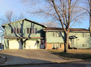202 S Nora St, Viborg, SD 57070