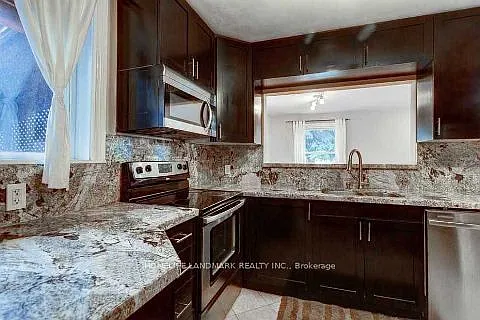 109 Poyntz Ave N — Photo 7