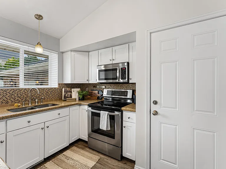3 E Alfred Ave — Photo 9