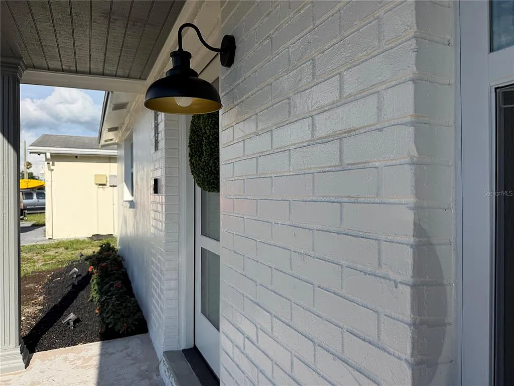 2 bed, 1.0 bath, 1080 sqft, $1,875 — Photo 2