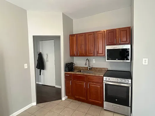 Rented by Premier One Realty LLC | media 7