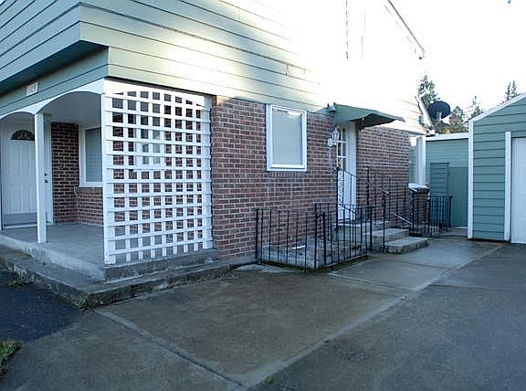 1428 E 2nd St. west side