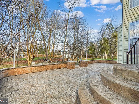 2nd image of 9283 Glen Meadow Ln