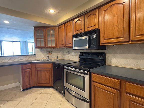 2nd image of 2425 Presidential Way APT 203