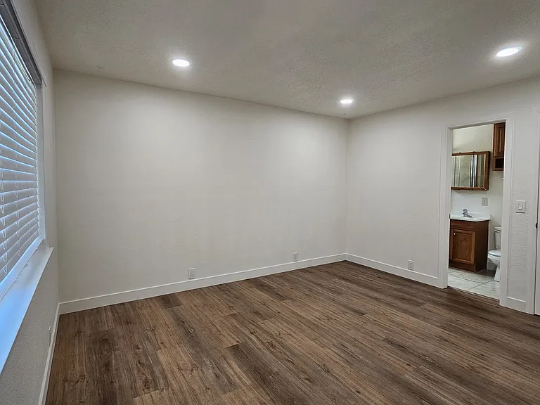 2522 Orange Ave #E — Photo 11