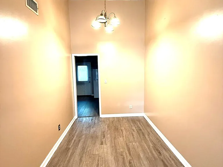 5720 Worchester Dr — Photo 3