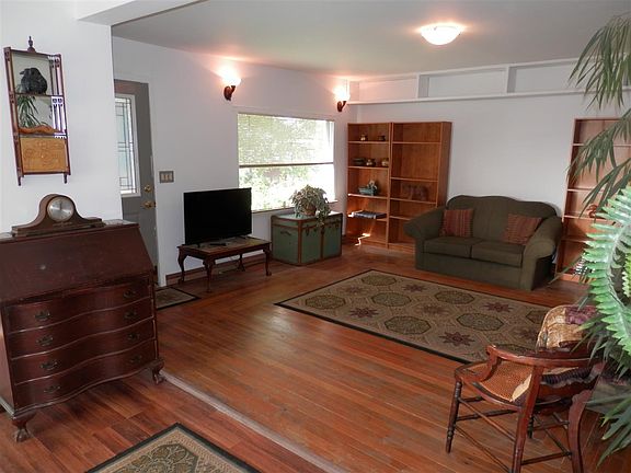 2nd image of 1018 5th Ave