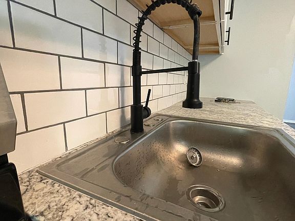 4th image of 512 Hawley Ave #3