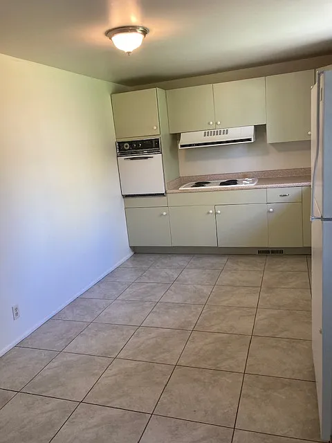 3 bed, 1.5 bath, 1400 sqft, $2,100 — Photo 3