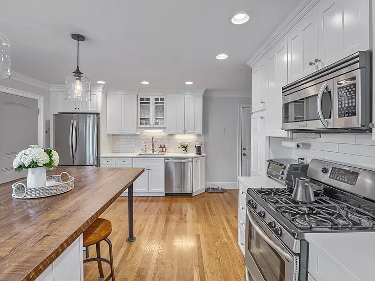 18 Claymont Ter #18 — Photo 12