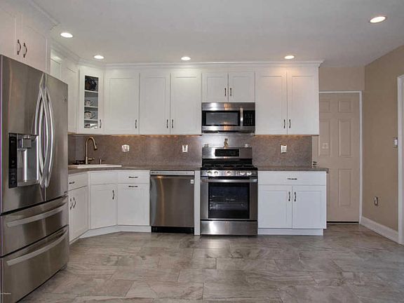 4th image of 104 Cresci Blvd
