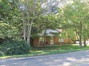 2nd image of 934 Main St