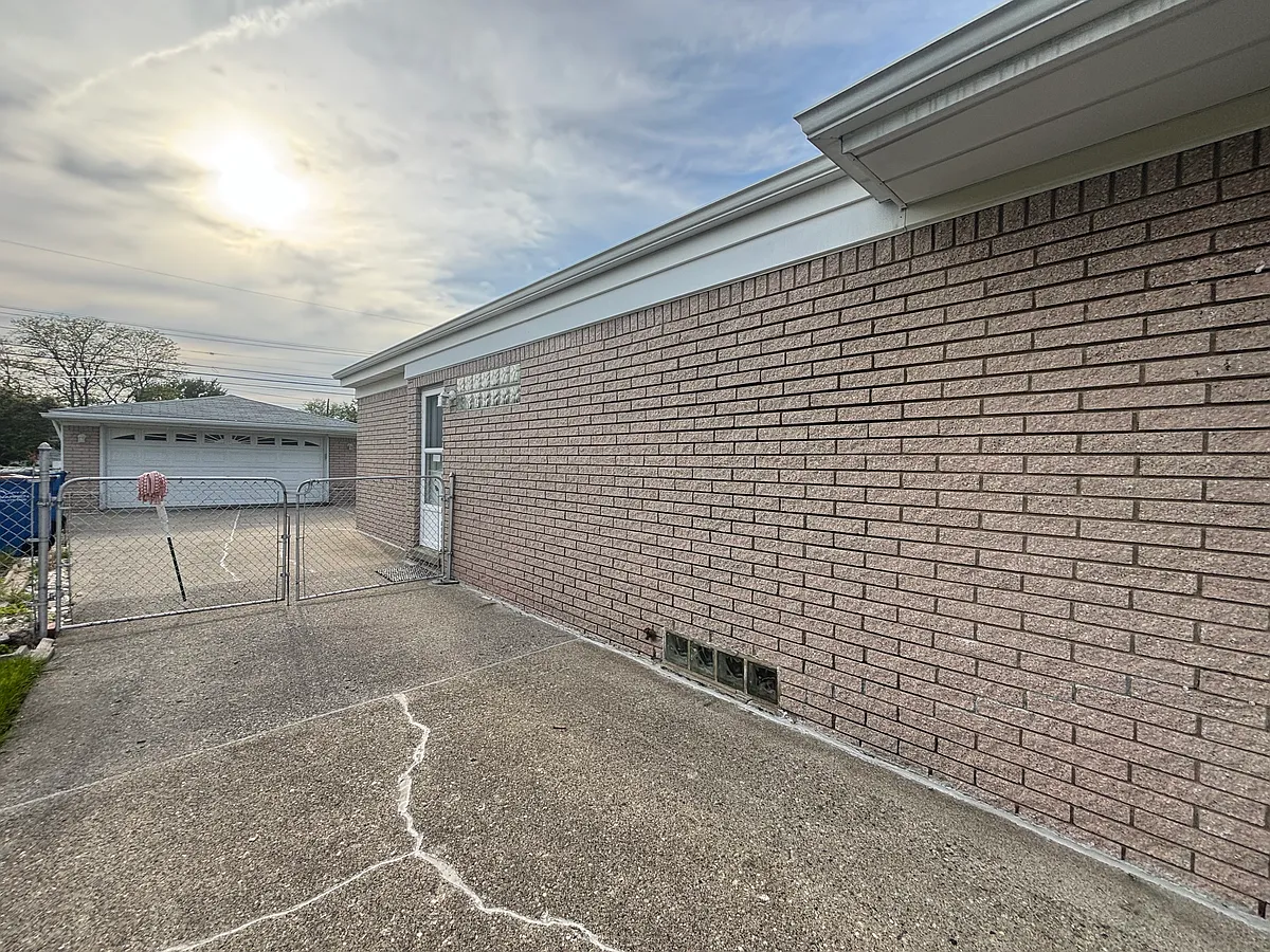 Building Photo - 27329 Pleasant Dr