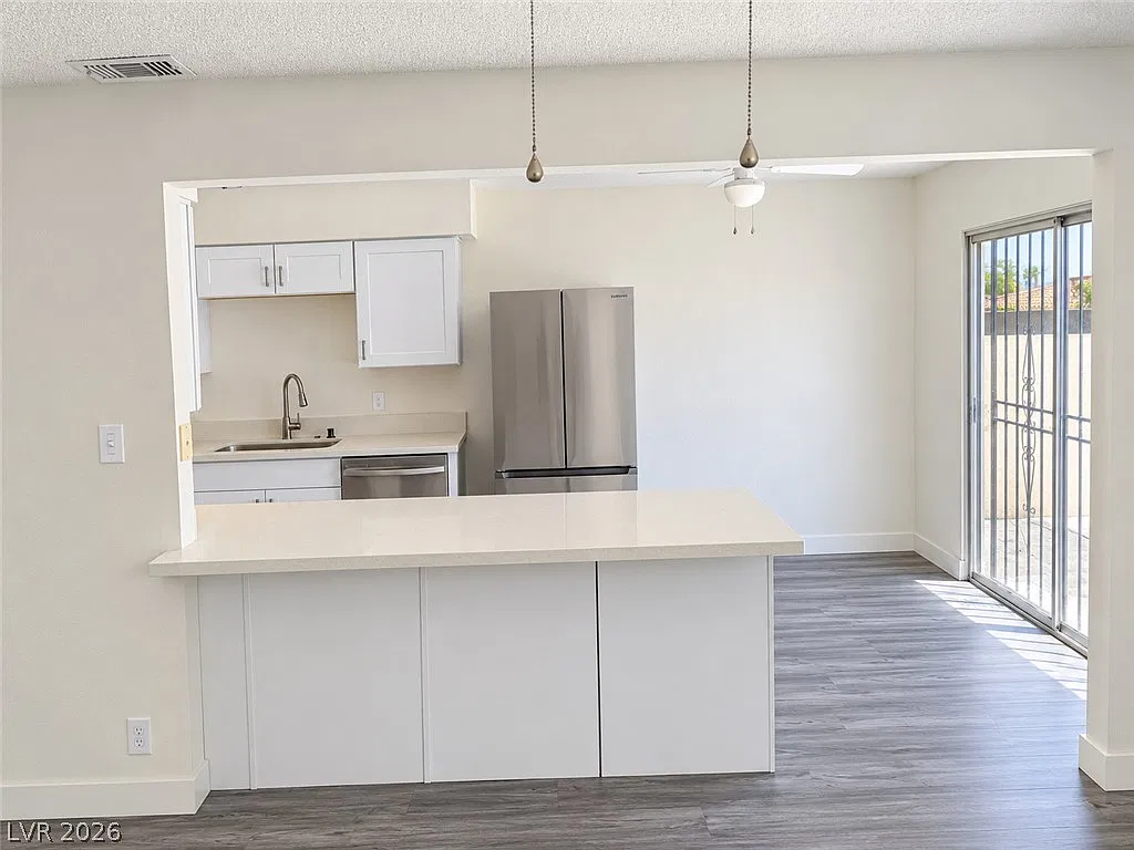 3 bed, 2.0 bath, 1220 sqft, $1,850 — Photo 4