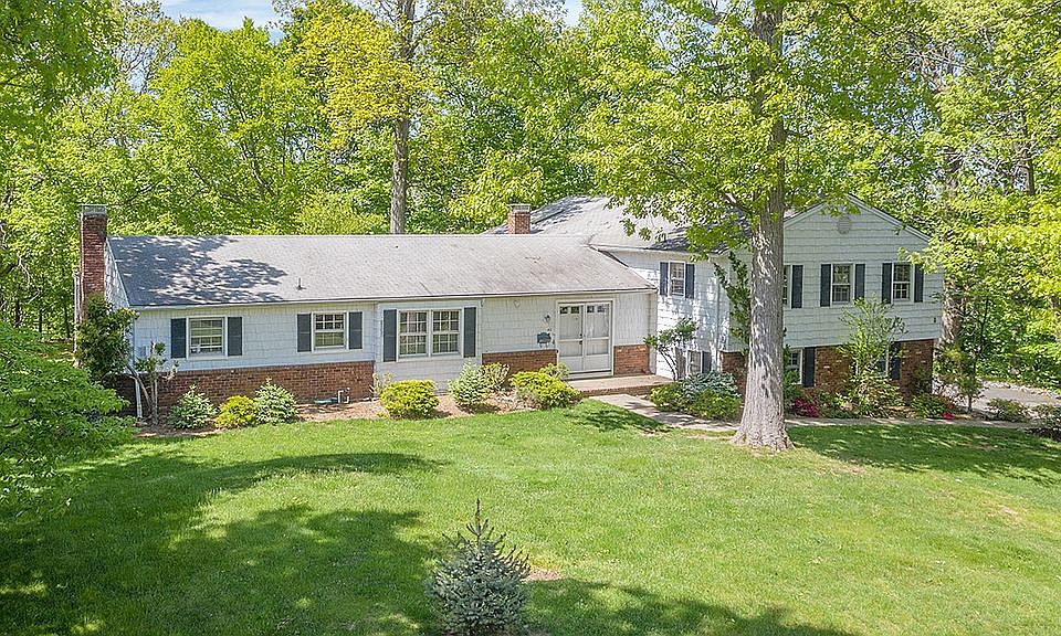 1st image of 42 Cornell Dr