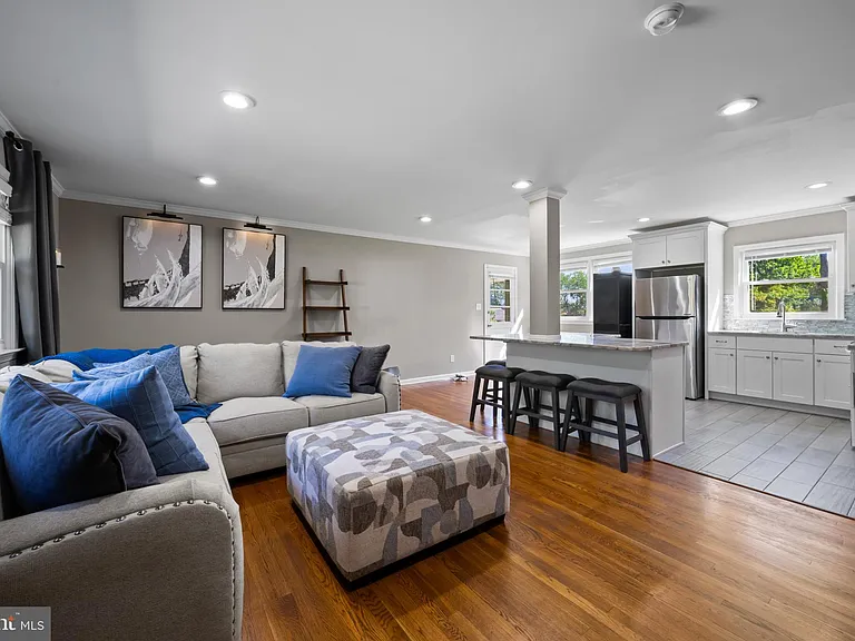 1216 Haines Ave — Photo 3