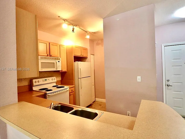 6001 SW 70th St #117 — Photo 5