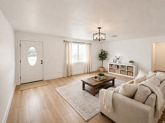 4th image of 256 Glenbrook