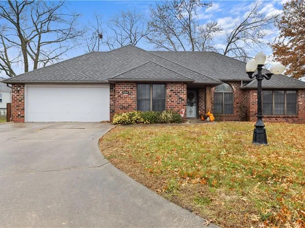 509 Chaucer Ln, Warrensburg, MO 64093