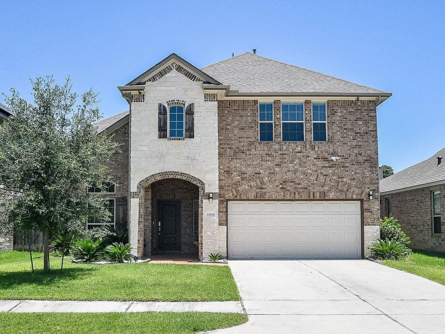 4 bed, 3.5 bath, 2650 sqft, $2,795 — Photo 1