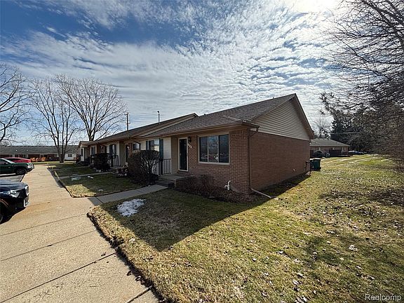 3rd image of 334 Fairgrove St