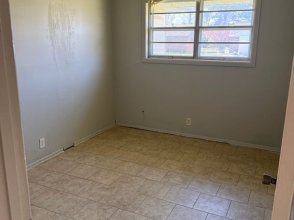 5th image of 3103 Parkwood Rd