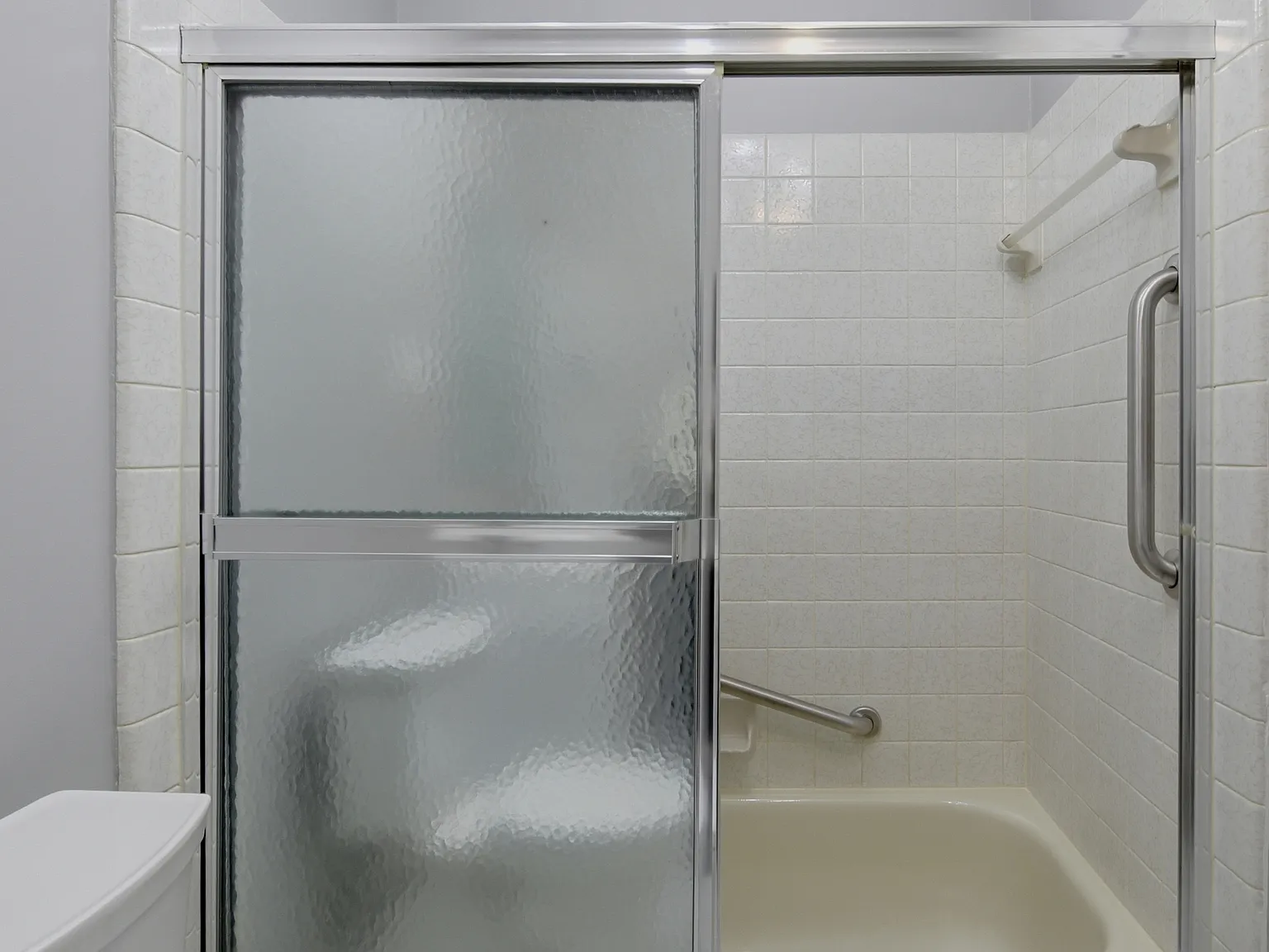 1829 Martindale Drive - 4-Lar... — Photo 2