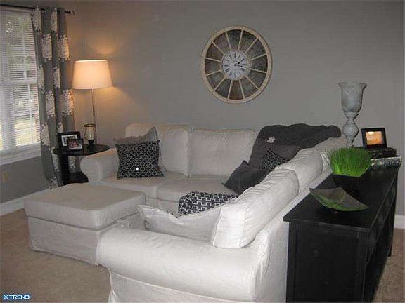 2nd image of 204 Fountain Farm Ln