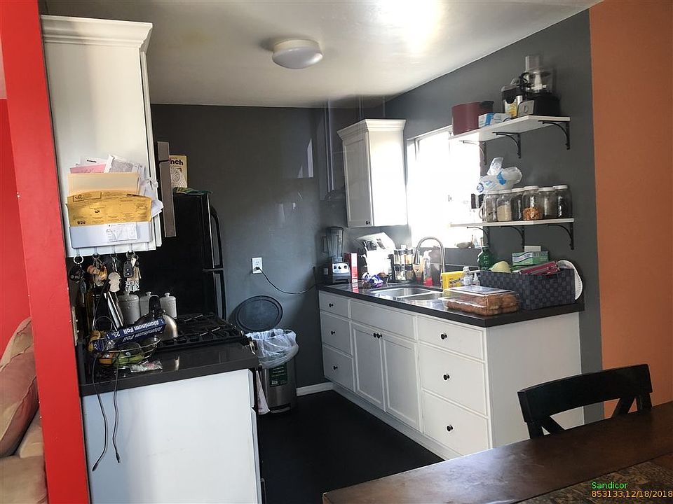 1st image of 123 E Hall Ave