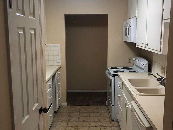 4th image of 3725 Laurel Oak St