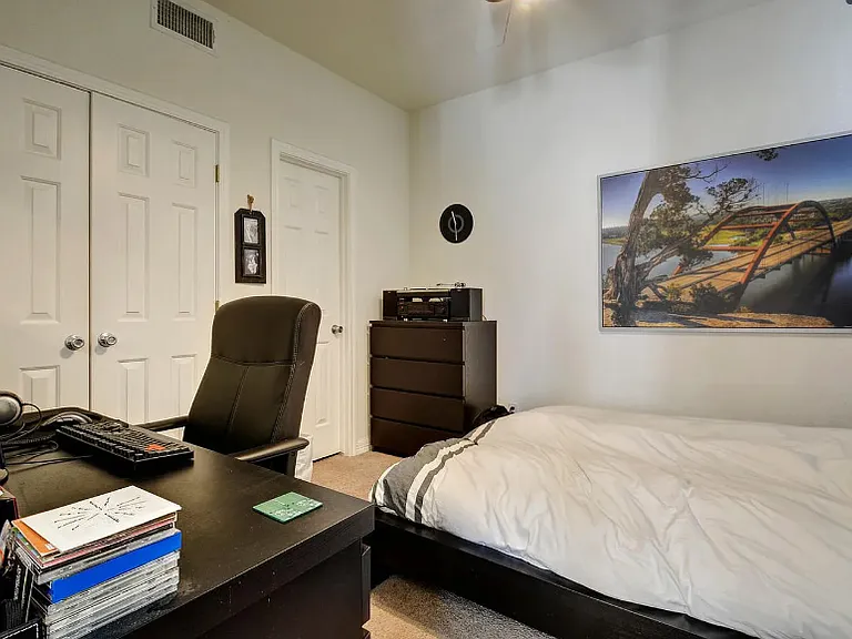 2500 Leon St #202 — Photo 14