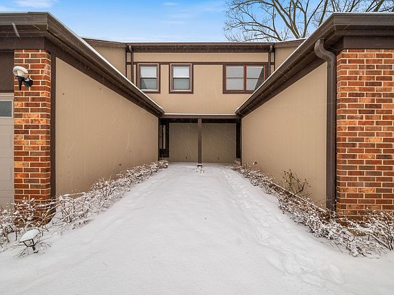 4th image of 302 Linden Ln
