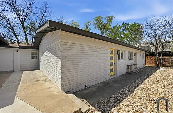 5210 Joe Sayers Ave #C — Photo 15